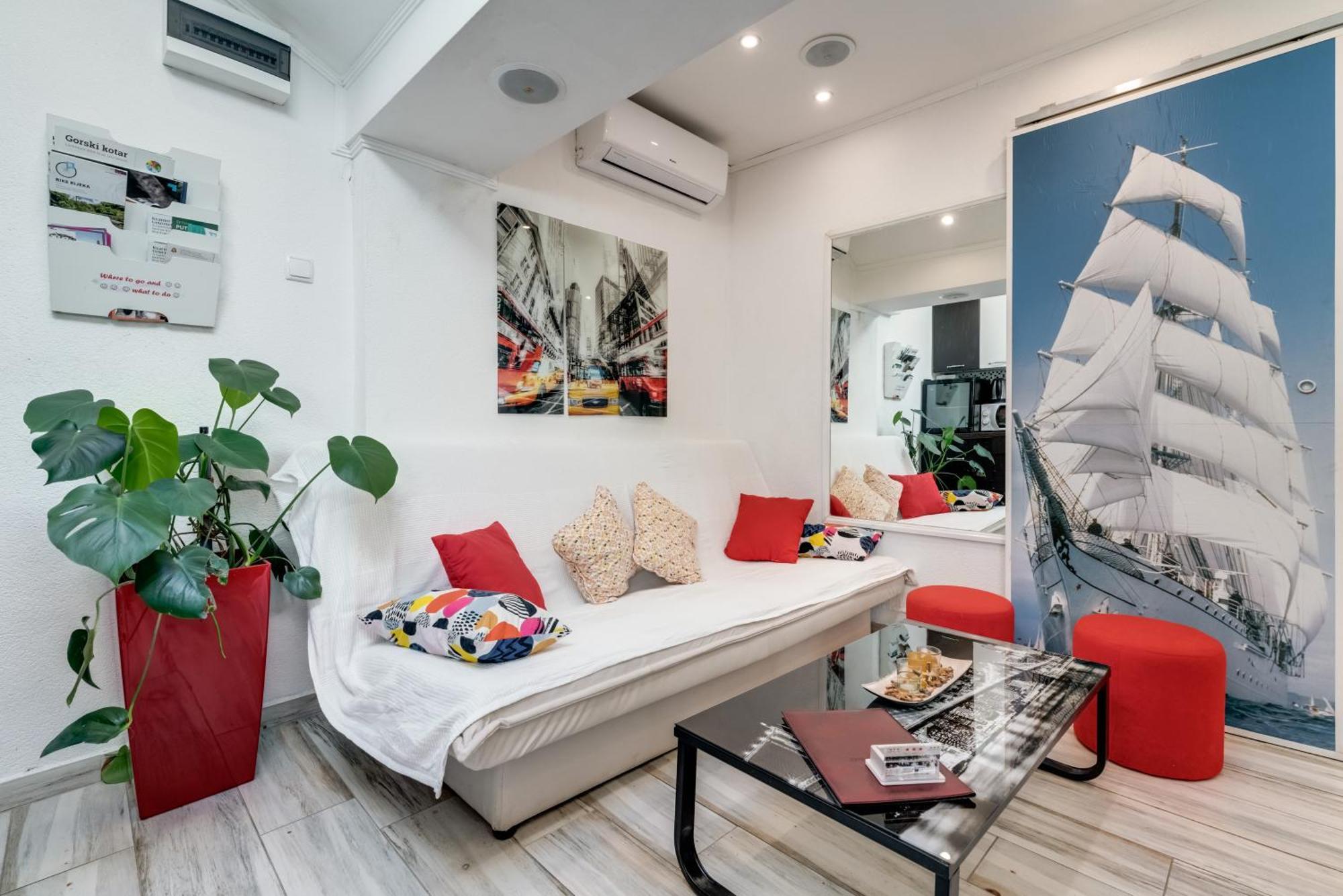 Coli Afrodita & Antonia Apartment